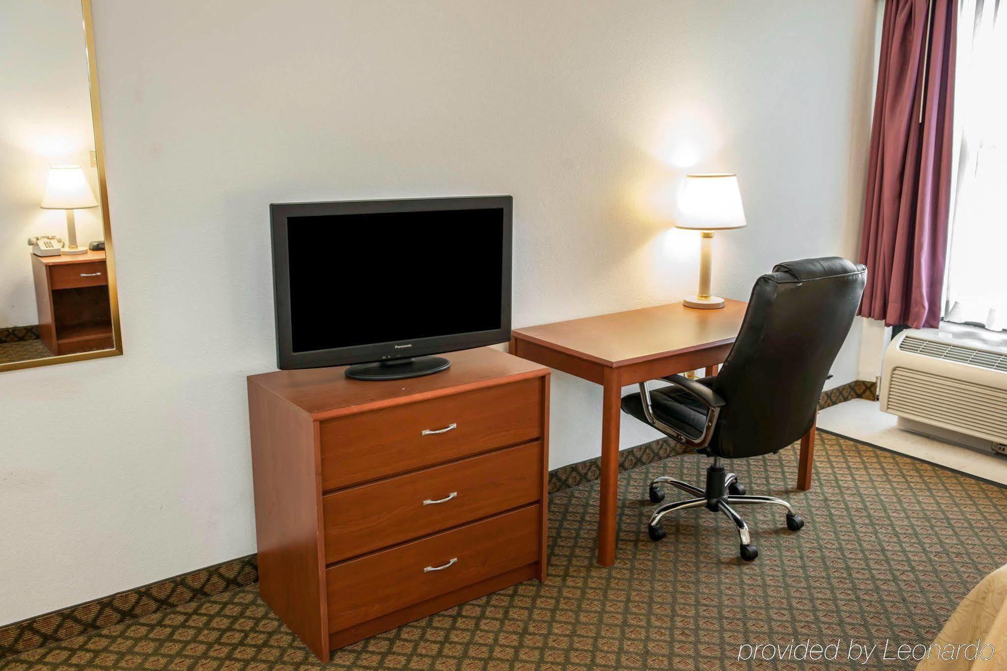 Quality Inn And Suites Indianapolis Exterior foto