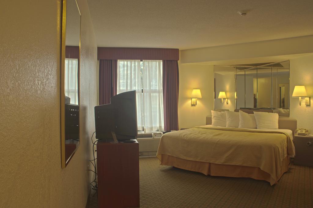 Quality Inn And Suites Indianapolis Exterior foto